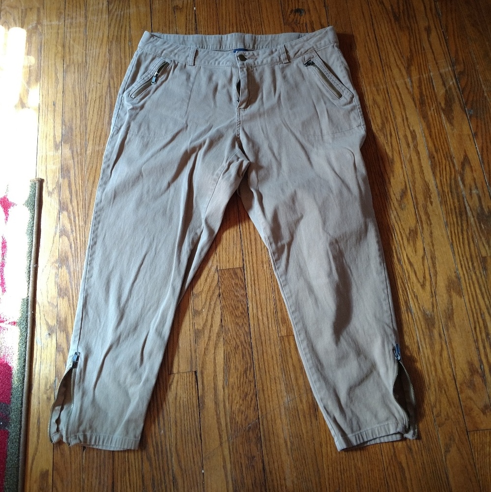 Petite khaki zippered Capri